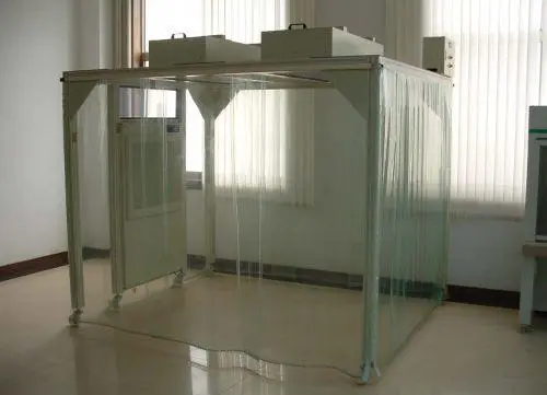 潔凈棚中風(fēng)淋室的控制和養(yǎng)護(hù)。