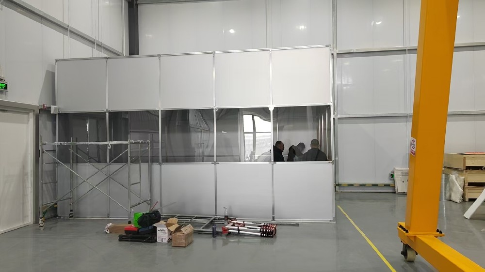 如何確保鋁塑板百級潔凈棚的氣流均勻性，避免局部污染？